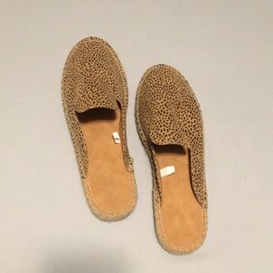 Universal Threads Clara Leopard Espadrille Mules